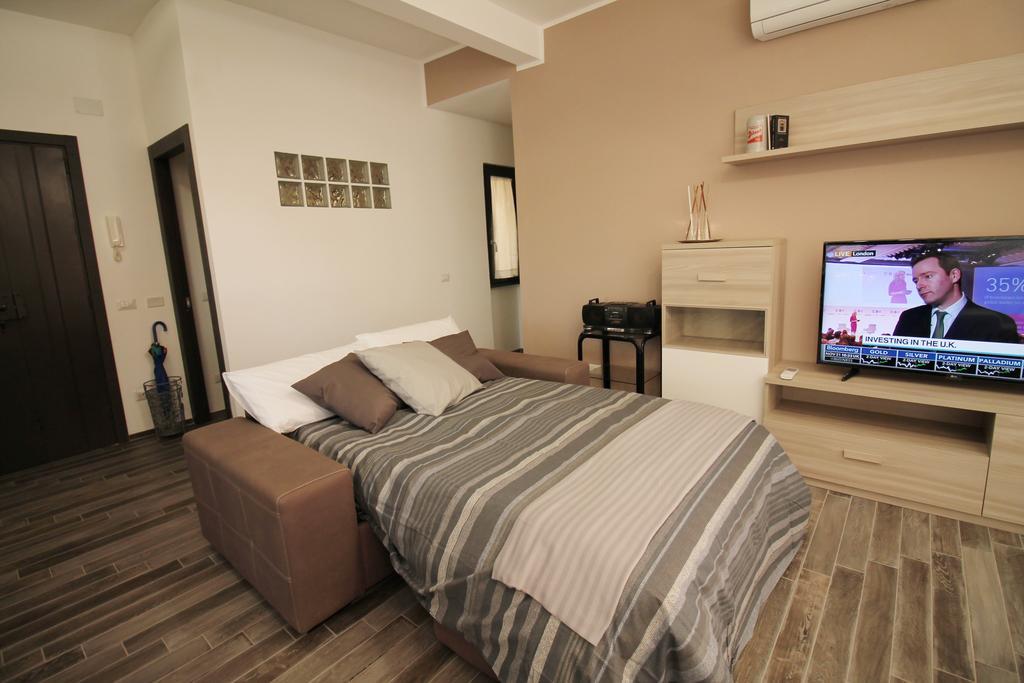 Appartement Eur Bright Spacious Terraced With Private Parking Only For Small Cars Rome