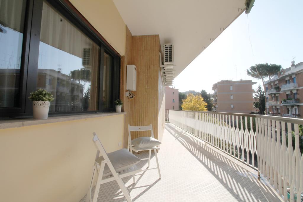 Appartement Eur Bright Spacious Terraced With Private Parking Only For Small Cars Rome