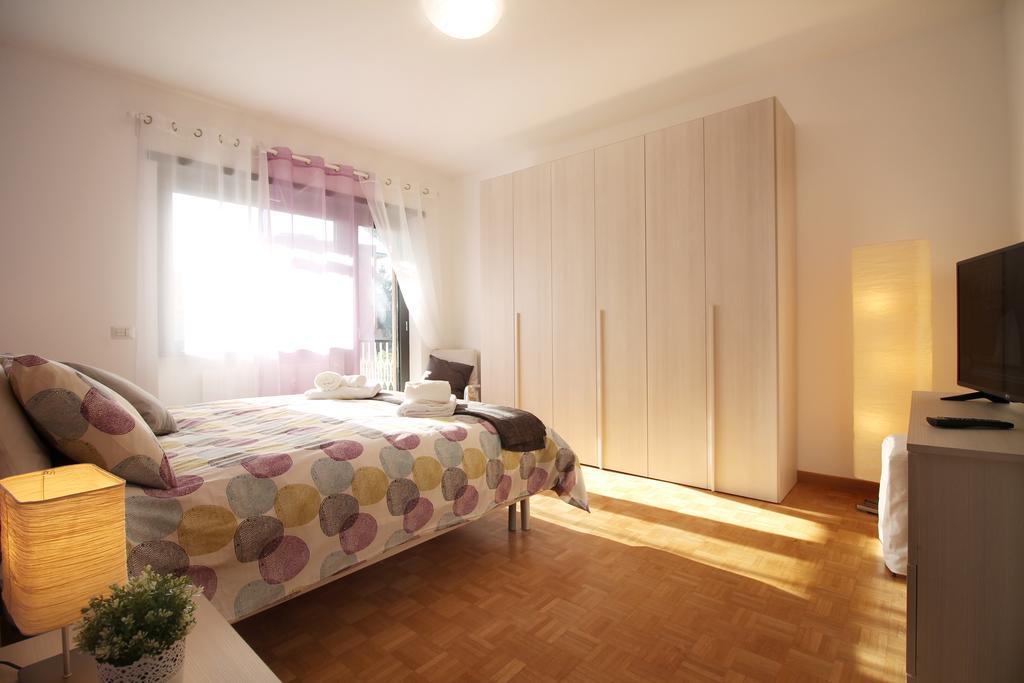 Eur Bright Spacious Terraced With Private Parking Only For Small Cars Appartement
