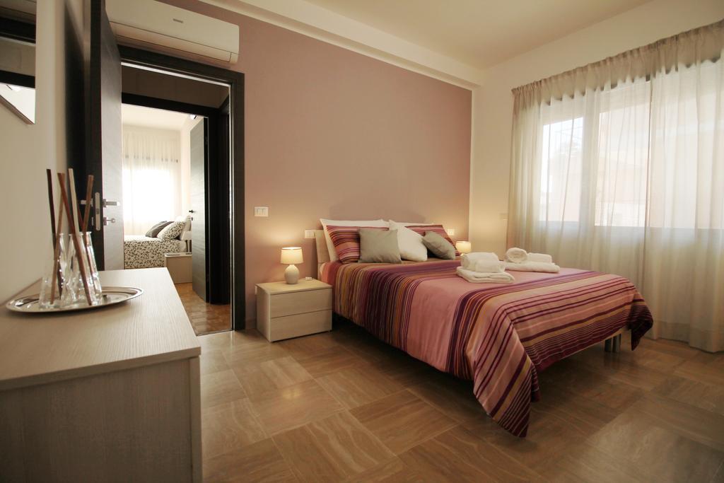 Appartement Eur Bright Spacious Terraced With Private Parking Only For Small Cars *