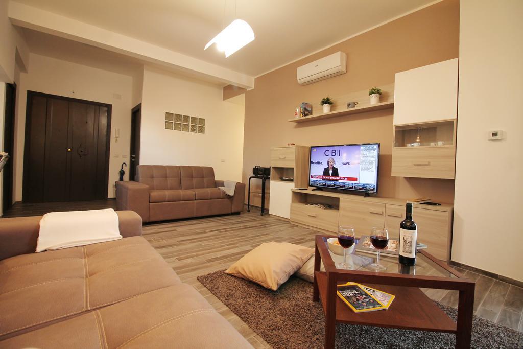 Eur Bright Spacious Terraced With Private Parking Only For Small Cars Appartement Rome