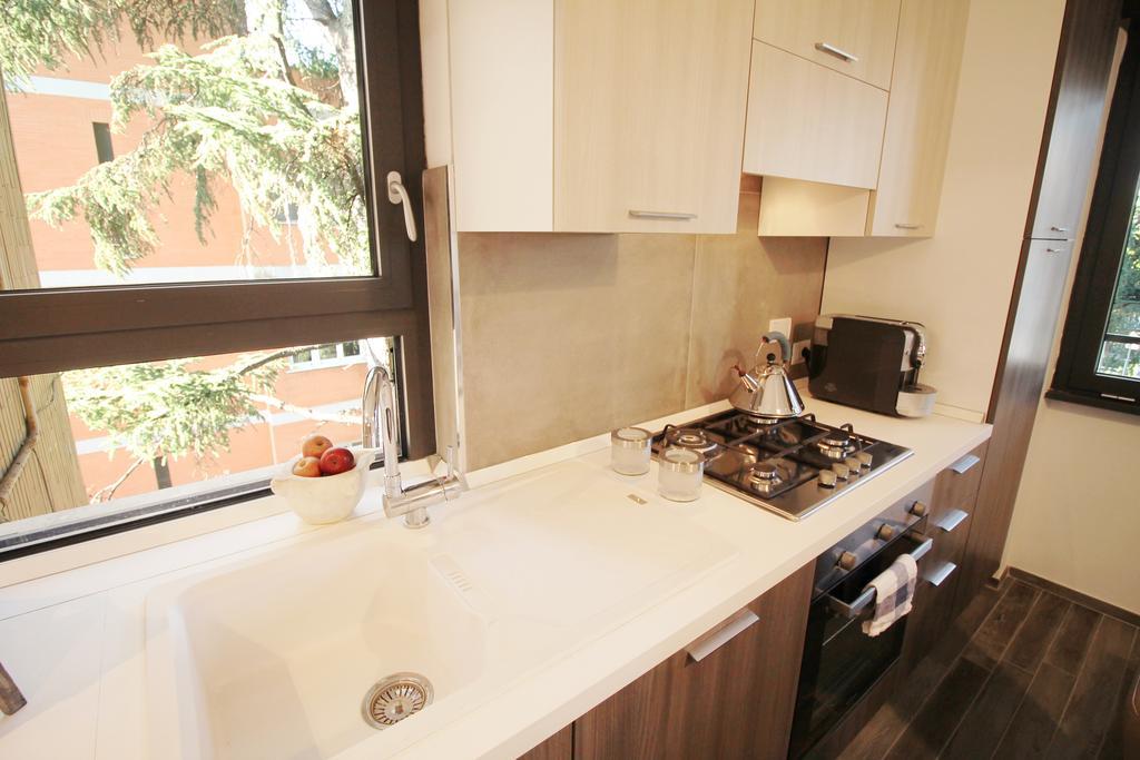 Appartement Eur Bright Spacious Terraced With Private Parking Only For Small Cars Rome